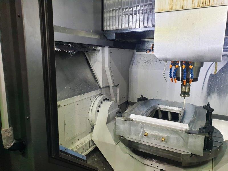 DOOSAN DVF 8000 5-AXIS,39 X35 Y,27 Z,12,000-RPM,30-HP,#40,TSC,PROBE,FANUC,2022