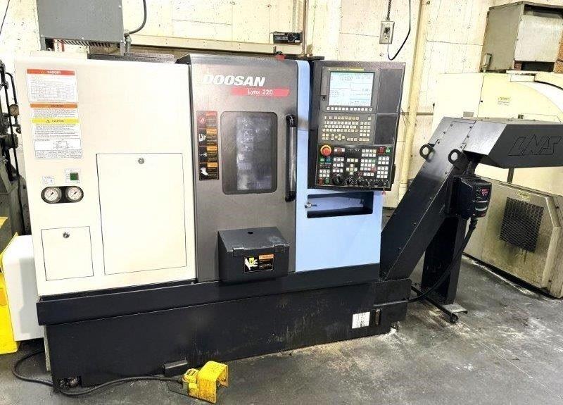 DOOSAN LYNX 220A,20.1 SWING,12.68 CC,2.2 BORE,6,000-RPM,20-HP,FANUC-I,NEW-2014