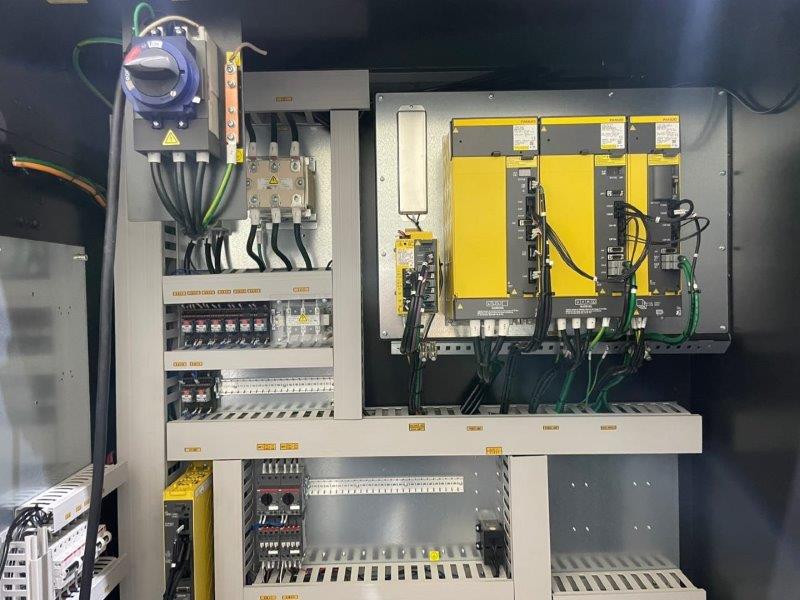 HYUNDAI WIA L400C,15 CHUCK,46.1 cc,4.6 BAR,2000-RPM,FANUC-I,NEW-2020