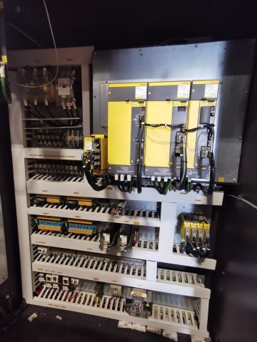 HYUNDAI WIA L400C,15 CHUCK,46 CC,4.6 BAR,35-HP,2000-RPM,FANUC-32,NEW-2012