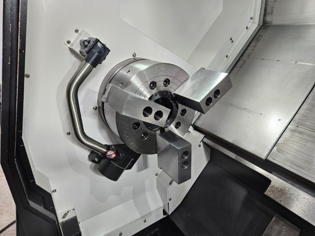 HYUNDAI WIA L400LC,28.5 SWING,83.5 CC,4.6 ,15 CHUCK,SS,2000-RPM,NEW-2023