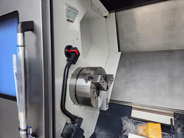 DOOSAN PUMA 400B,15 CHUCK,30.3 SWING,43.5 CC,4.6 BAR,2000-RPM,FANUC-I,NEW-2025
