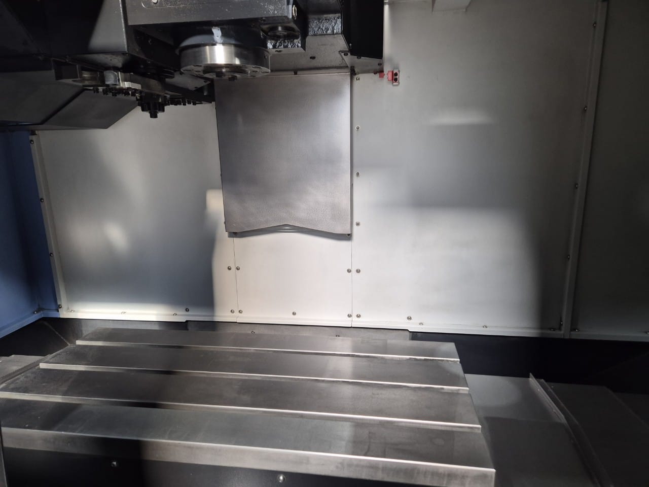 DOOSAN DN-SOLUTIONS DNM4500,33 X,18 Y,20 Z,12,000-RPM,BT-40,FANUC-I,NEW-2024