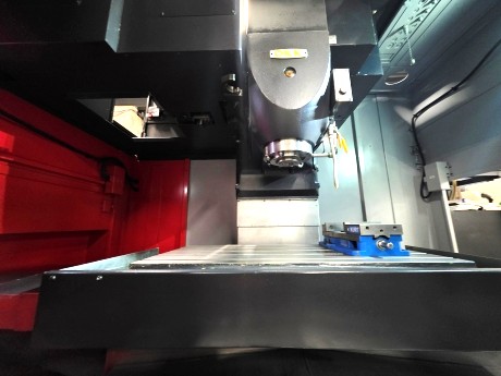 OKK VM53R,41.3 X,20.8 Y,20.1 X,25-HP,CAT-40,8000-RPM,30-ATC,FANUC-31IB,NEW-2018