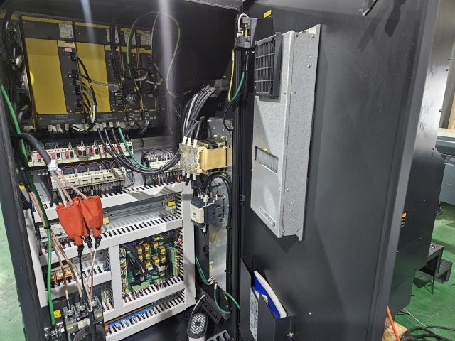 DOOSAN MYNX-6500/50,50 X,26.4 Y,24.6 Z,6000-RPM,GEARED,24-ATC,FANUC-I,NEW-2018