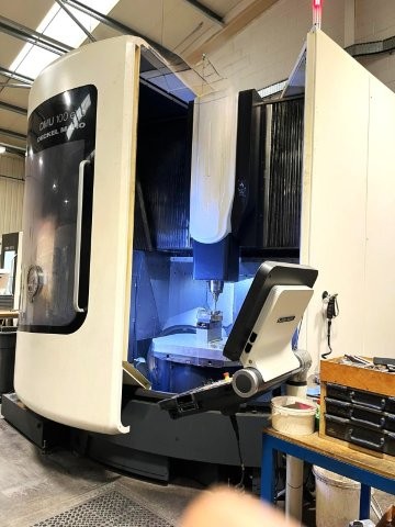 DMG MORI DMU100EVO 5-AXIS,40 X,35.43 Y,27.55 Z,18,000-RPM,HSK63A,ITNC530,-2015